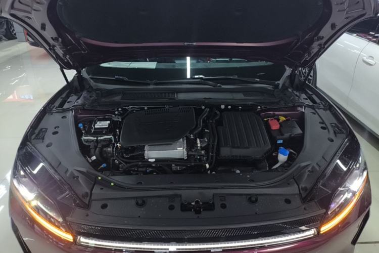 Used Chery Fengyun Fulwin A9L 2025 Model, Four-Wheel Drive High-Energy Peak Edition Engine Bay