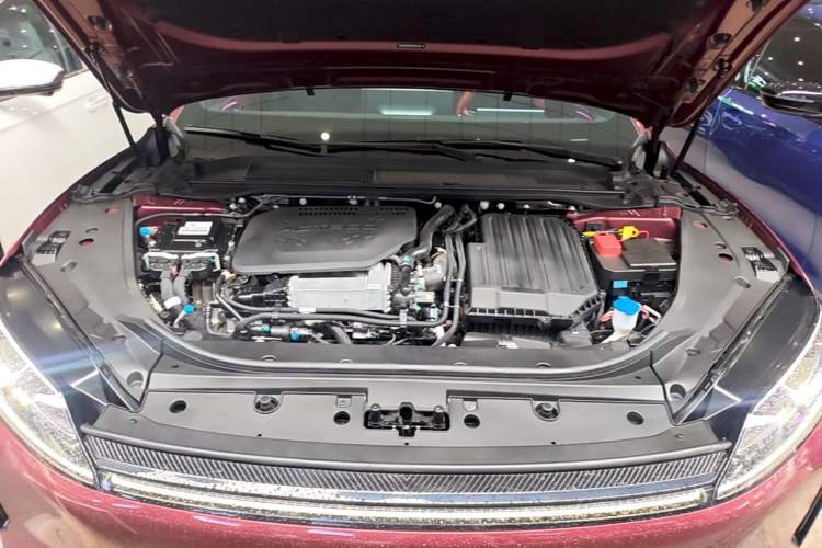 Used Chery Fengyun Fulwin A9L 2025 Model, Four-Wheel Drive High-Energy Peak Edition Engine Bay