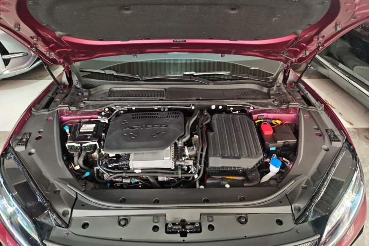 Used Chery Fengyun Fulwin A9L 2025 Model, Four-Wheel Drive High-Energy Peak Edition Engine Bay