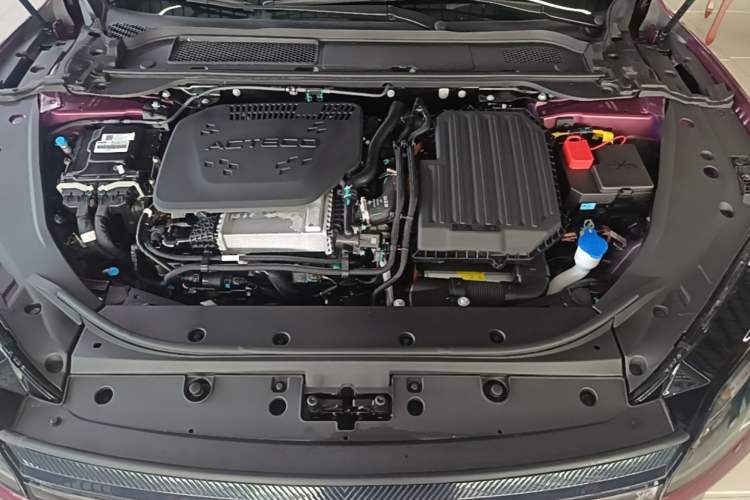Used Chery Fengyun Fulwin A9L 2025 Model, Four-Wheel Drive High-Energy Peak Edition Engine Bay