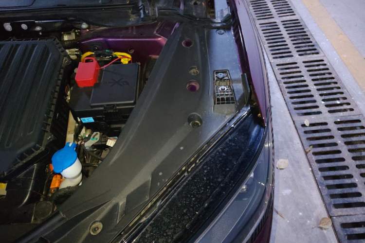 Used Chery Fengyun Fulwin A9L 2025 Model, Four-Wheel Drive High-Energy Peak Edition Engine Bay Left