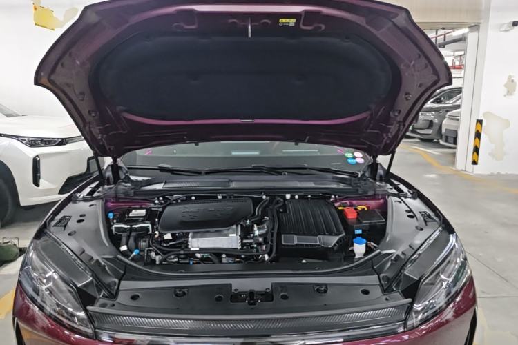 Used Chery Fengyun Fulwin A9L 2025 Model, Four-Wheel Drive High-Energy Peak Edition Engine Bay