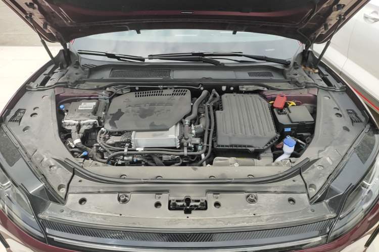 Used Chery Fengyun Fulwin A9L 2025 Model, Four-Wheel Drive High-Energy Peak Edition Engine Bay