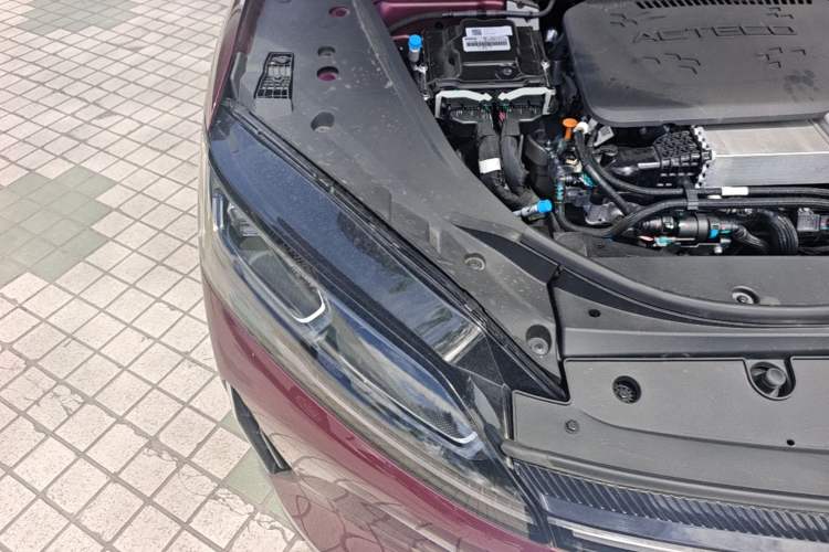 Used Chery Fengyun Fulwin A9L 2025 Model, Four-Wheel Drive High-Energy Peak Edition Engine Bay Right