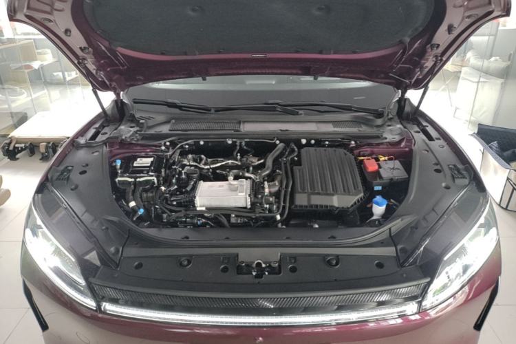 Used Chery Fengyun Fulwin A9L 2025 Model, Four-Wheel Drive High-Energy Peak Edition Engine Bay