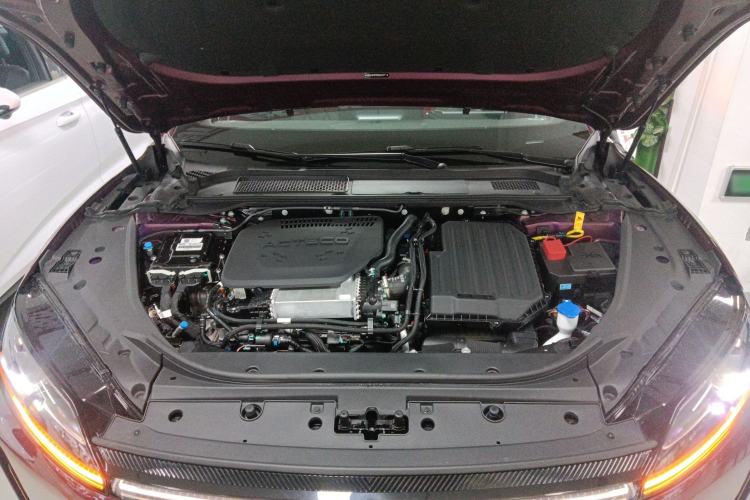 Used Chery Fengyun Fulwin A9L 2025 Model, Four-Wheel Drive High-Energy Peak Edition Engine Bay