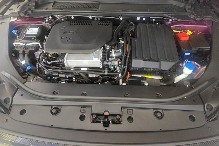 Used Chery Fengyun Fulwin A9L 2025 Model, Four-Wheel Drive High-Energy Peak Edition Engine Bay