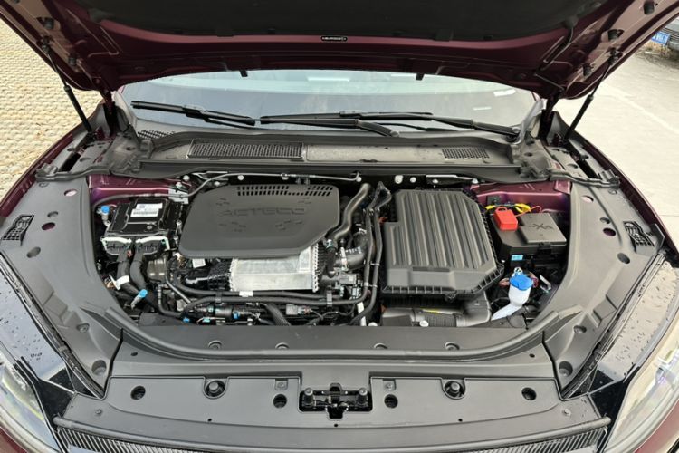 Used Chery Fengyun Fulwin A9L 2025 Model, Four-Wheel Drive High-Energy Peak Edition Engine Bay