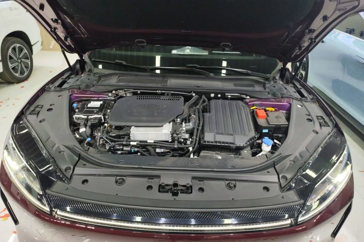 Used Chery Fengyun Fulwin A9L 2025 Model, Four-Wheel Drive High-Energy Peak Edition Engine Bay