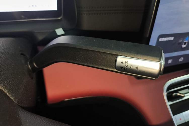 Used Chery Fengyun Fulwin A9L 2025 Model, Four-Wheel Drive High-Energy Peak Edition Gear Lever
