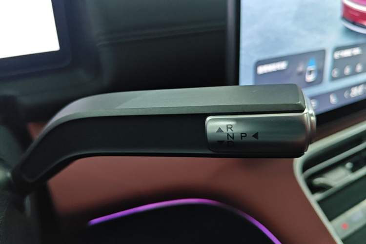 Used Chery Fengyun Fulwin A9L 2025 Model, Four-Wheel Drive High-Energy Peak Edition Gear Lever
