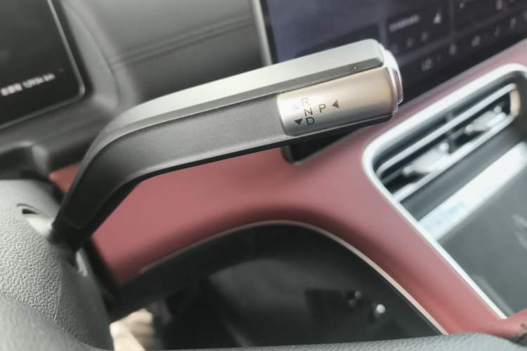 Used Chery Fengyun Fulwin A9L 2025 Model, Four-Wheel Drive High-Energy Peak Edition Gear Lever