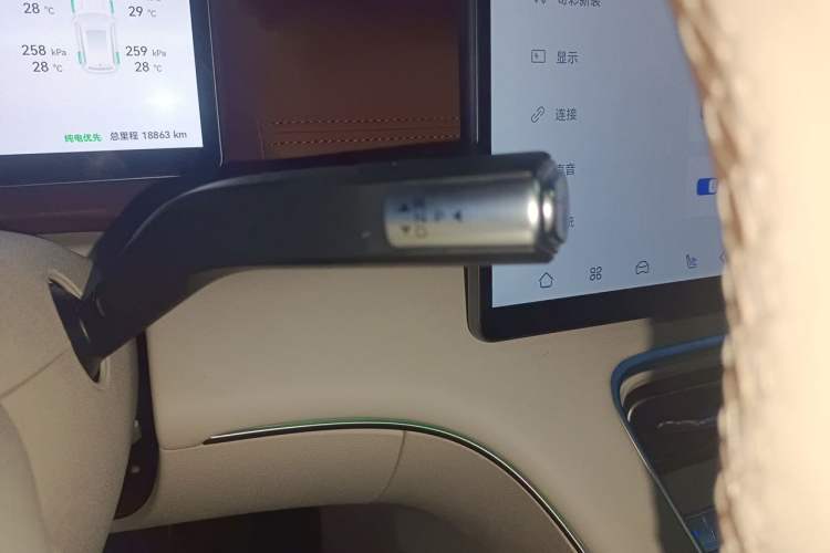 Used Chery Fengyun Fulwin A9L 2025 Model, 260 Boya Luxury Edition Gear Lever