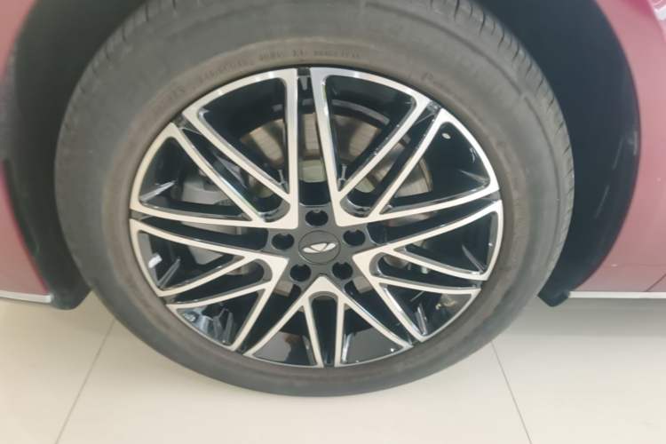 Used Chery Fengyun Fulwin A9L 2025 Model, 260 Ultra-Long Range Prestige Edition Left Front Wheel Hub