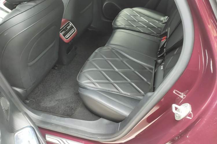 Used Chery Fengyun Fulwin A9L 2025 Model, Four-Wheel Drive High-Energy Peak Edition Left Rear Seat