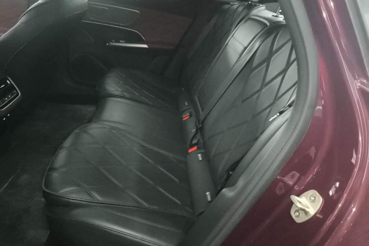 Used Chery Fengyun Fulwin A9L 2025 Model, Four-Wheel Drive High-Energy Peak Edition Left Rear Seat