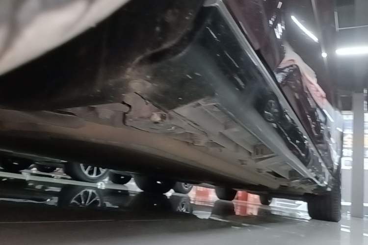 Used Chery Fengyun Fulwin A9L 2025 Model, Four-Wheel Drive High-Energy Peak Edition Left Side Sill