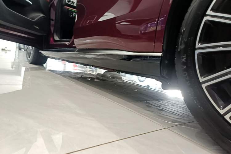 Used Chery Fengyun Fulwin A9L 2025 Model, Four-Wheel Drive High-Energy Peak Edition Left Side Sill