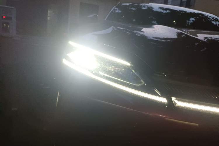Used Chery Fengyun Fulwin A9L 2025 Model, 260 Boya Luxury Edition Right Front Headlight