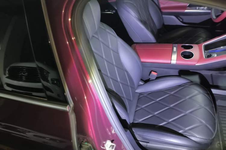 Used Chery Fengyun Fulwin A9L 2025 Model, Four-Wheel Drive High-Energy Peak Edition Right Front Seat