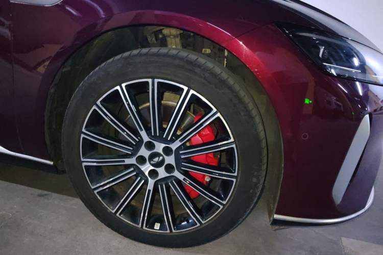Used Chery Fengyun Fulwin A9L 2025 Model, Four-Wheel Drive High-Energy Peak Edition Right Front Wheel Hub