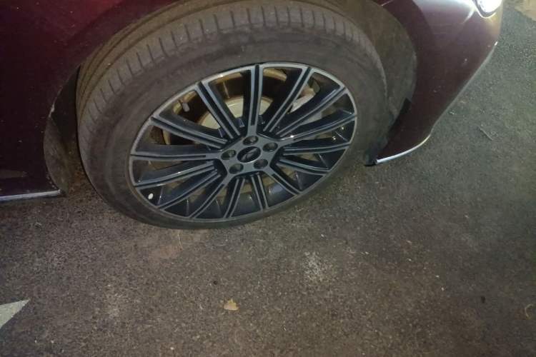 Used Chery Fengyun Fulwin A9L 2025 Model, 260 Boya Luxury Edition Right Front Wheel Hub