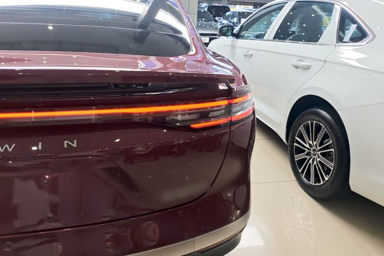 Used Chery Fengyun Fulwin A9L 2025 Model, Four-Wheel Drive High-Energy Peak Edition Right Rear Taillight