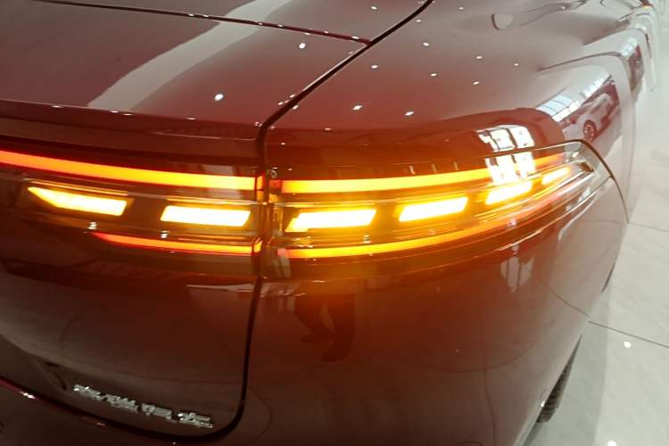 Used Chery Fengyun Fulwin A9L 2025 Model, Four-Wheel Drive High-Energy Peak Edition Right Rear Taillight