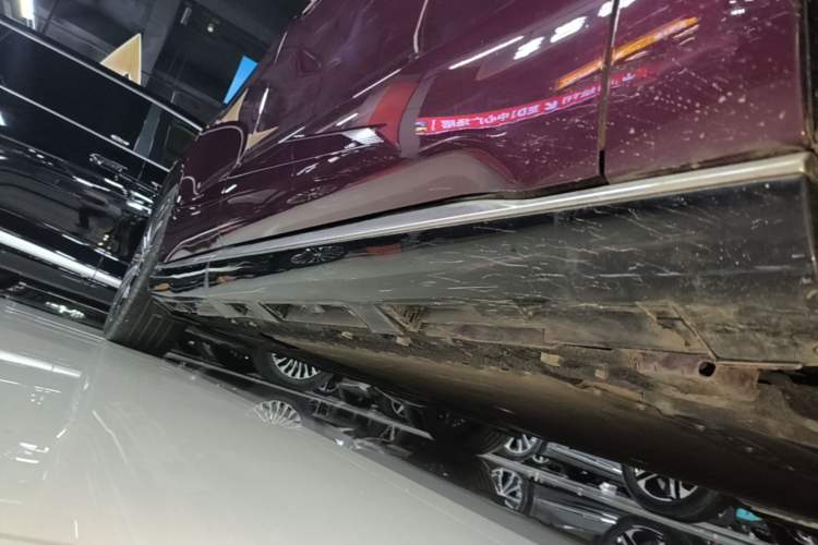 Used Chery Fengyun Fulwin A9L 2025 Model, Four-Wheel Drive High-Energy Peak Edition Right Side Sill