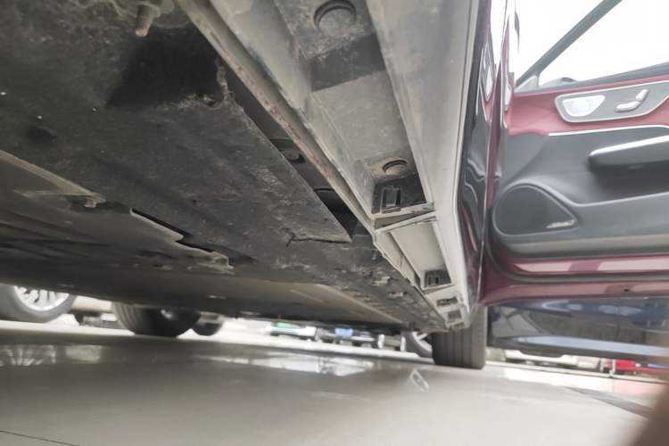 Used Chery Fengyun Fulwin A9L 2025 Model, Four-Wheel Drive High-Energy Peak Edition Right Side Sill