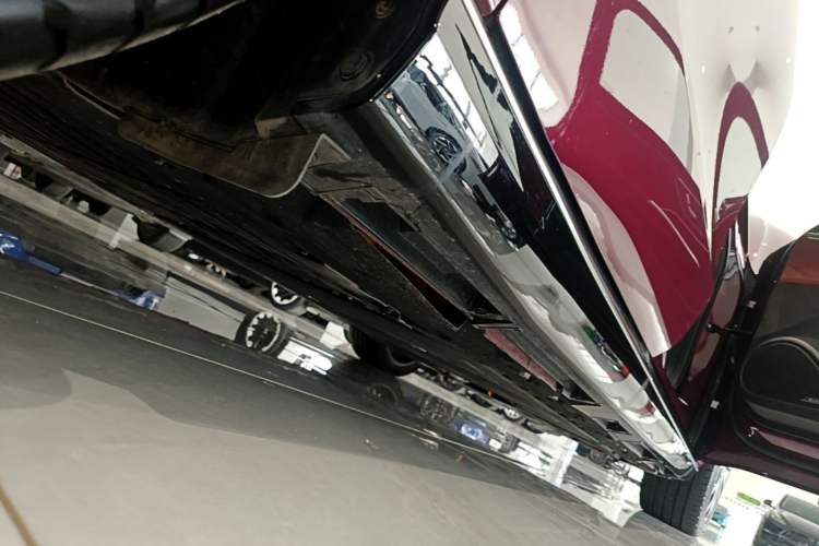 Used Chery Fengyun Fulwin A9L 2025 Model, Four-Wheel Drive High-Energy Peak Edition Right Side Sill