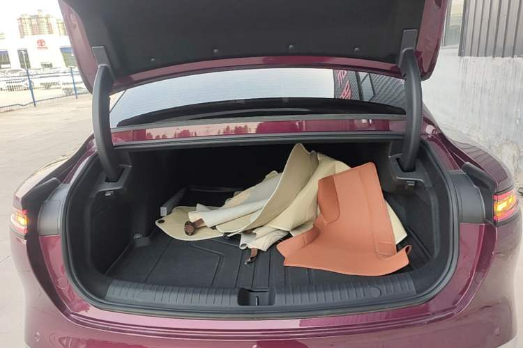 Used Chery Fengyun Fulwin A9L 2025 Model, 260 Boya Luxury Edition Trunk