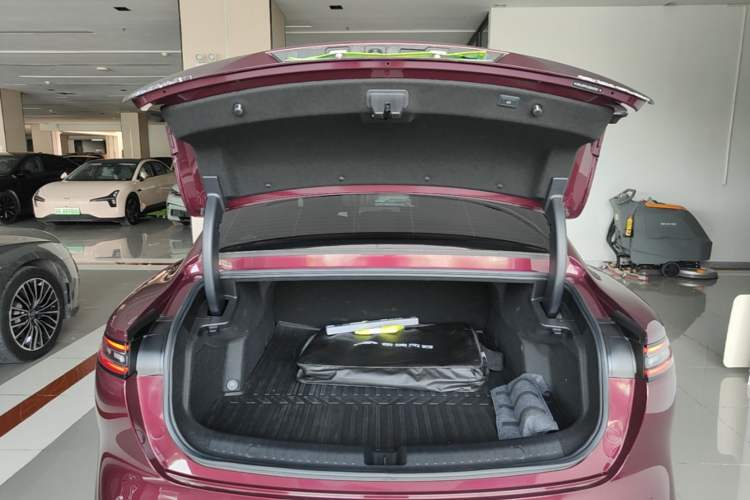 Used Chery Fengyun Fulwin A9L 2025 Model, Guanghui Four-Wheel Drive High-Energy Edition Trunk