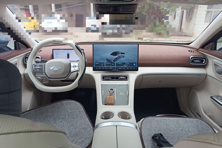 Used Chery Fengyun Fulwin A9L 2025 Model, 260 Boya Luxury Edition Center Console