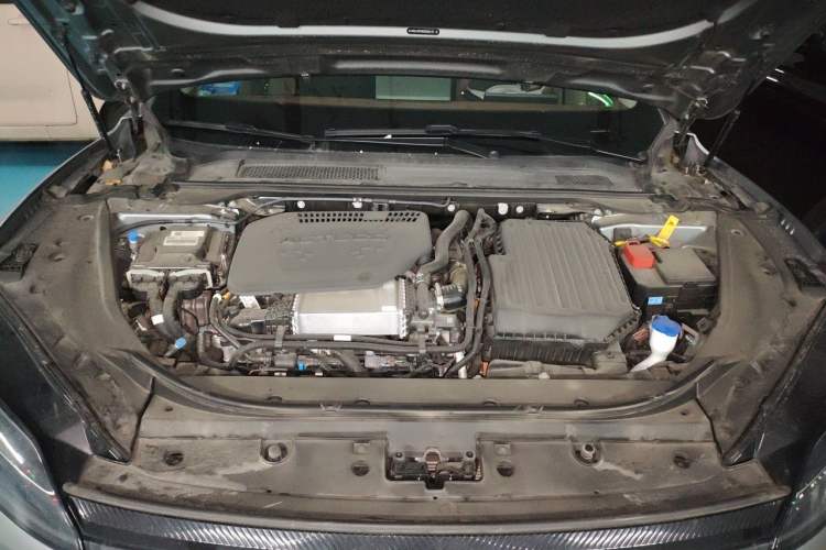 Used Chery Fengyun Fulwin A9L 2025 Model, Four-Wheel Drive High-Energy Peak Edition Engine Bay