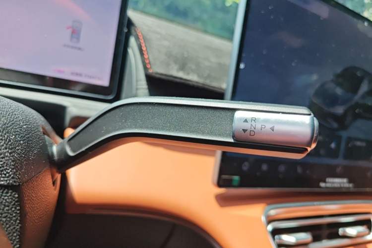 Used Chery Fengyun Fulwin A9L 2025 Model, 260 Ultra-Long Range Prestige Edition Gear Lever