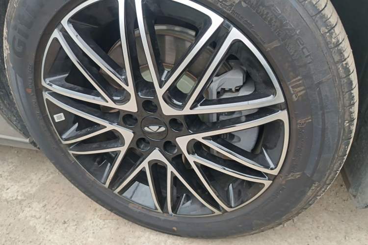 Used Chery Fengyun Fulwin A9L 2025 Model, 260 Boya Luxury Edition Right Front Wheel Hub