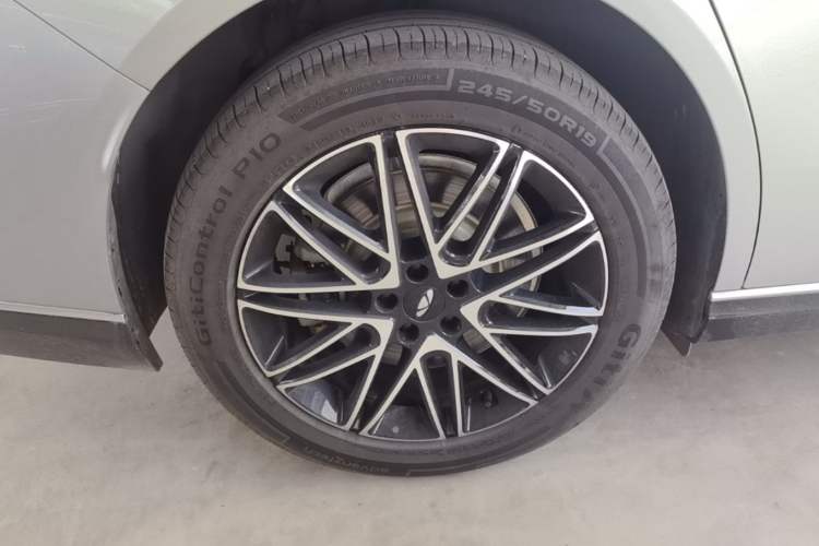 Used Chery Fengyun Fulwin A9L 2025 Model, 260 Ultra-Long Range Prestige Edition Right Rear Wheel Hub