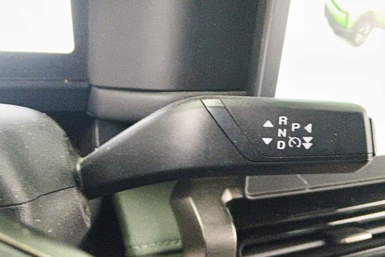 Used Chery Fengyun Fulwin X3 2025 Model 520 Zhishang Edition Gear Lever