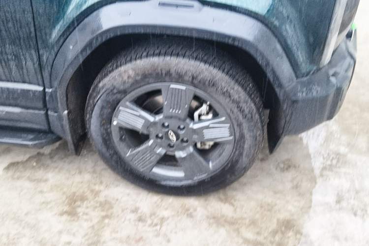 Used Chery Fengyun Fulwin X3 2025 Model 520 Zhishang Edition Right Front Wheel Hub