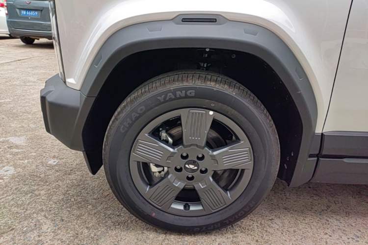 Used Chery Fengyun Fulwin X3 2025 Model 401 Zhi Shang Edition Left Front Wheel Hub