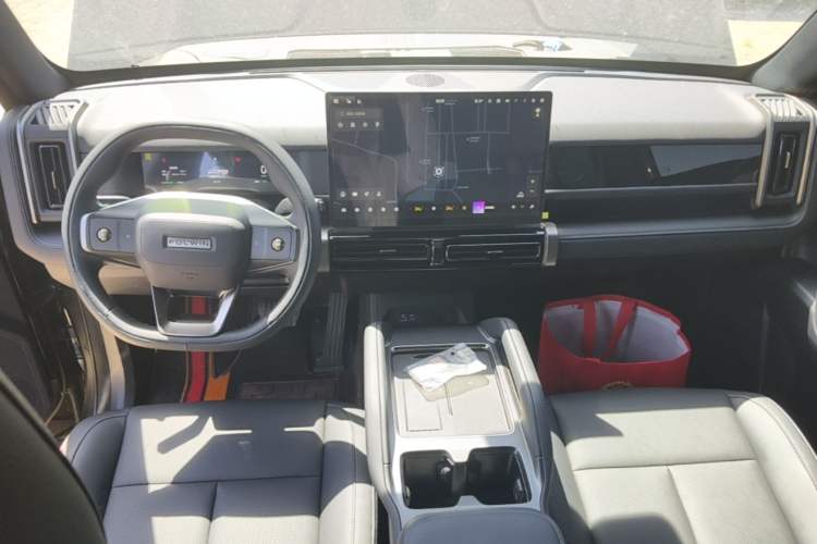 Used Chery Fengyun Fulwin X3 Plus 2025 Model 401 Two-Wheel Drive Smart Leading Edition Center Console