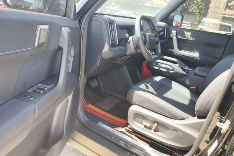 Used Chery Fengyun Fulwin X3 Plus 2025 Model 401 Two-Wheel Drive Smart Leading Edition Driver Seat