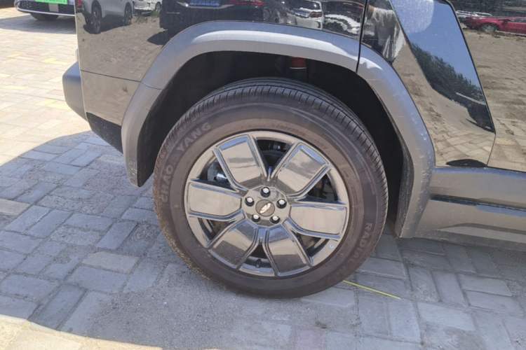 Used Chery Fengyun Fulwin X3 Plus 2025 Model 401 Two-Wheel Drive Smart Leading Edition Right Rear Wheel Hub