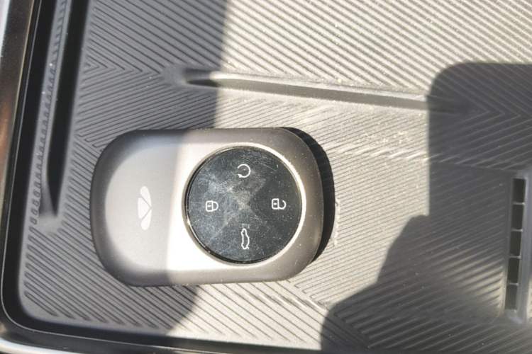 Used Chery Fengyun Fulwin X3 Plus 2025 Model 401 Two-Wheel Drive Smart Leading Edition Vehicle Key