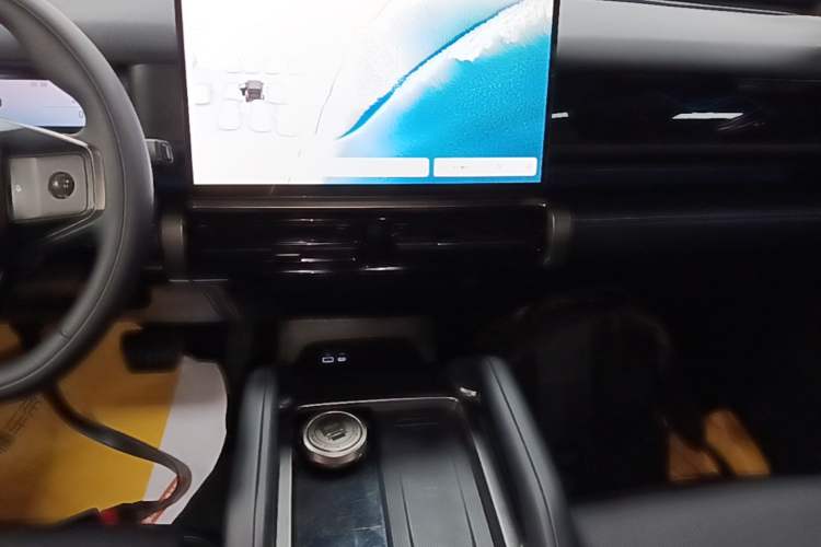 Used Chery Fengyun Fulwin X3 Plus 2025 Model 501 Four-Wheel Drive Smart Leading Edition Audio And AC Panel