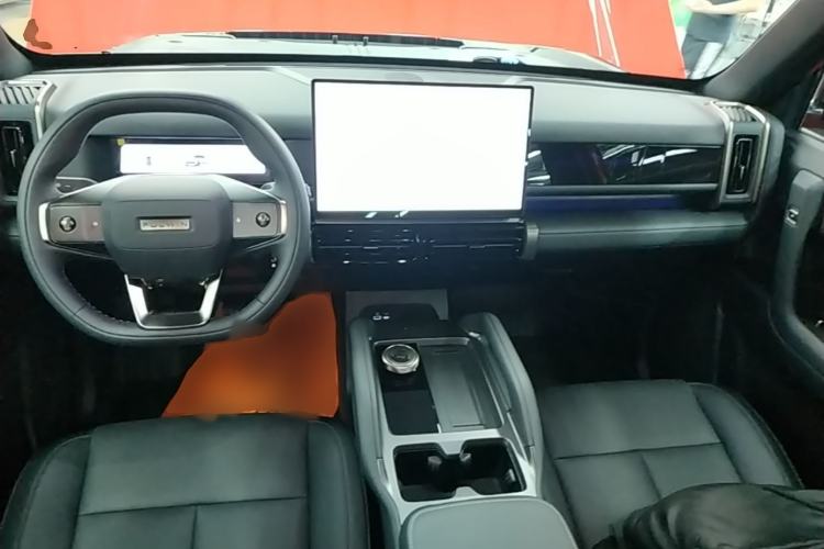 Used Chery Fengyun Fulwin X3 Plus 2025 Model 501 Four-Wheel Drive Smart Leading Edition Center Console