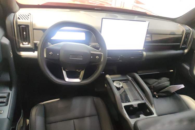 Used Chery Fengyun Fulwin X3 Plus 2025 Model 501 Four-Wheel Drive Smart Leading Edition Center Console
