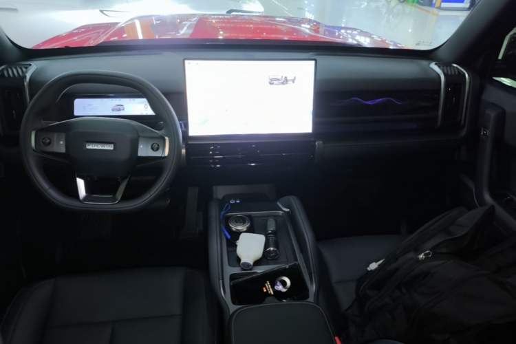 Used Chery Fengyun Fulwin X3 Plus 2025 Model 501 Four-Wheel Drive Smart Leading Edition Center Console