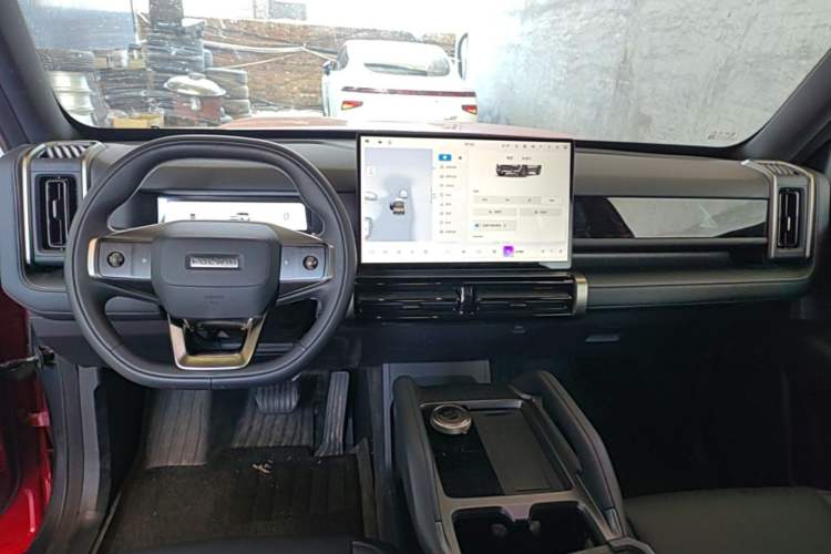 Used Chery Fengyun Fulwin X3 Plus 2025 Model 501 Four-Wheel Drive Smart Leading Edition Center Console